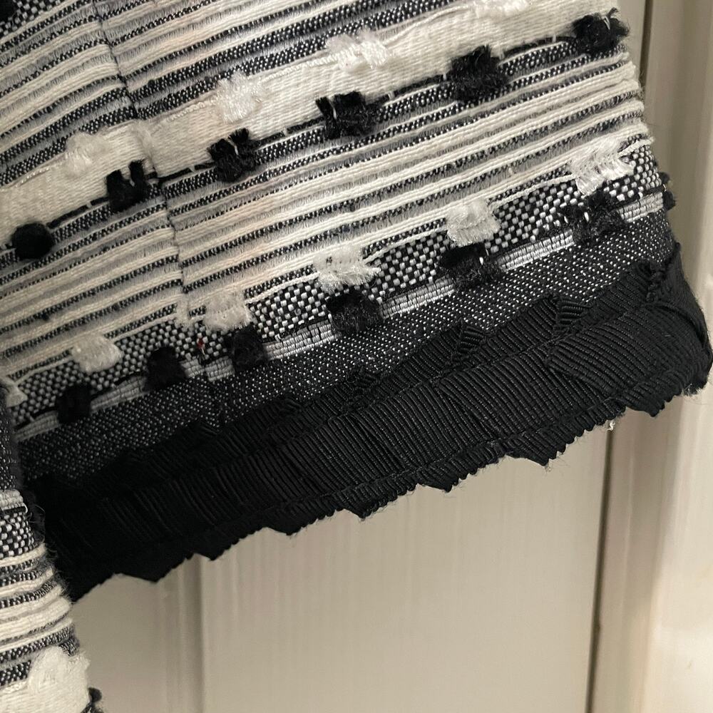 Bob Mackie Studio Textured Jacket Black Tapestry Round Neck Hook Size 8 - Picture 4 of 7